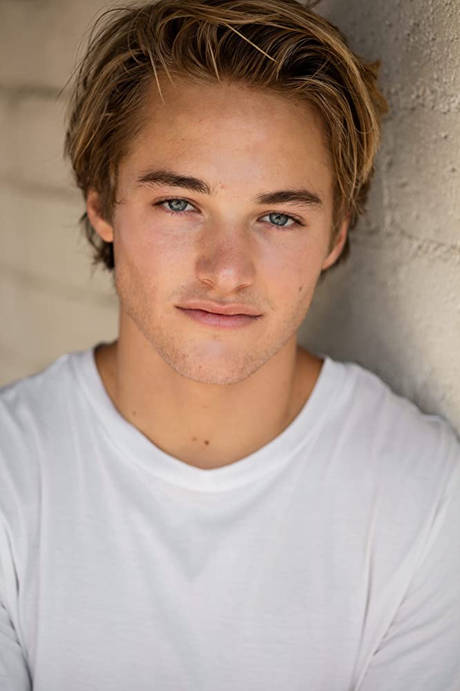 Mitchell Hoog