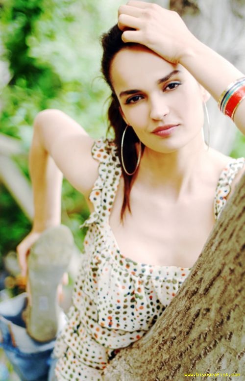 Selin Demiratar Selin Demiratar