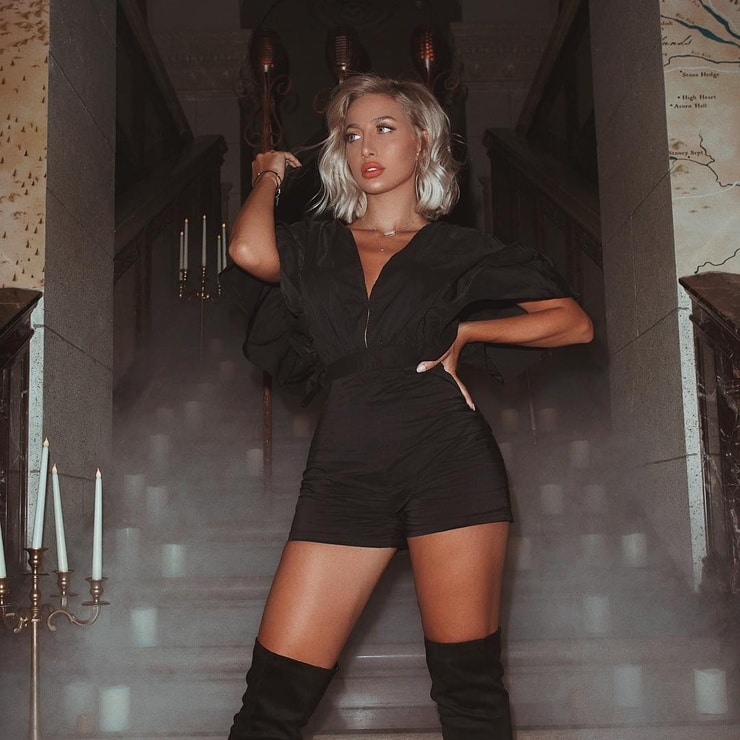 Model Roz
