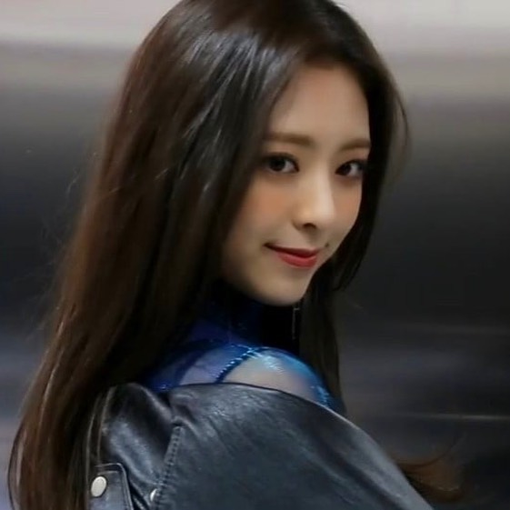 Yuna (ITZY) Yuna (ITZY)