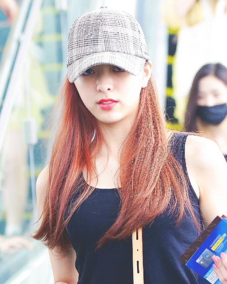 Yuna (ITZY) Yuna (ITZY)