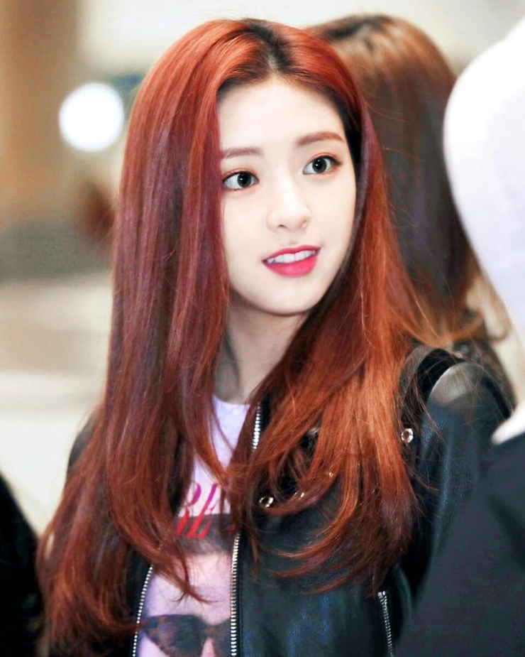 Yuna (ITZY) Yuna (ITZY)
