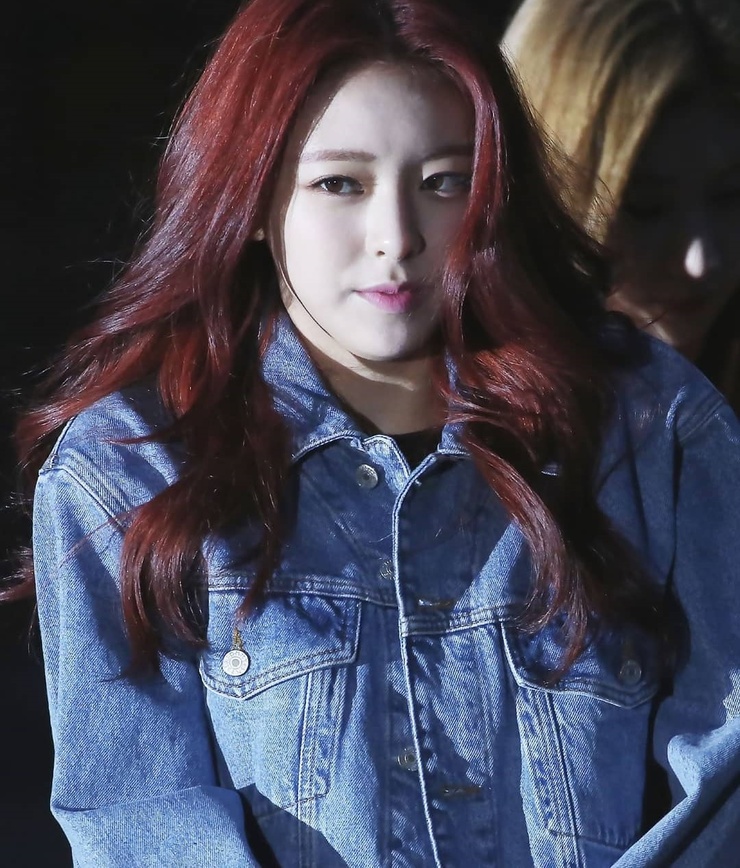 Yuna (ITZY) Yuna (ITZY)