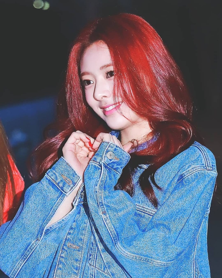 Yuna (ITZY) Yuna (ITZY)