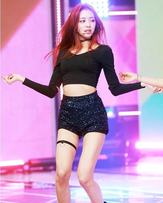 Yuna (ITZY) Yuna (ITZY)