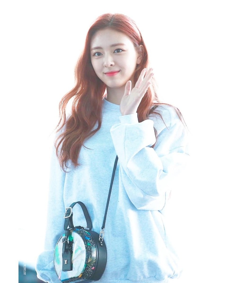 Yuna (ITZY) Yuna (ITZY)