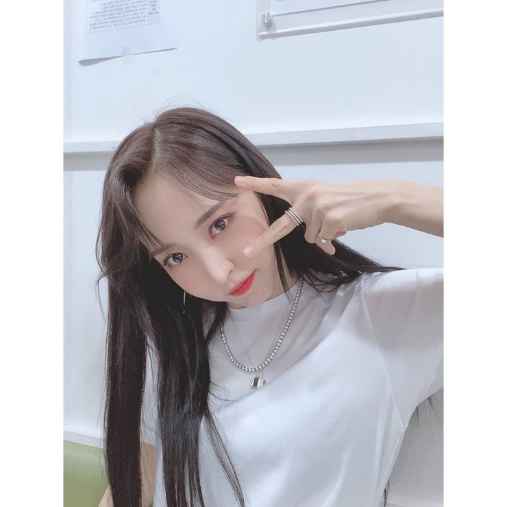 Moon Byul Yi