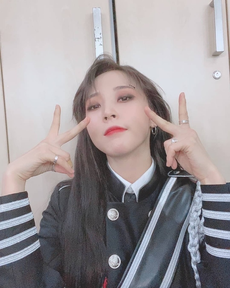 Moon Byul Yi