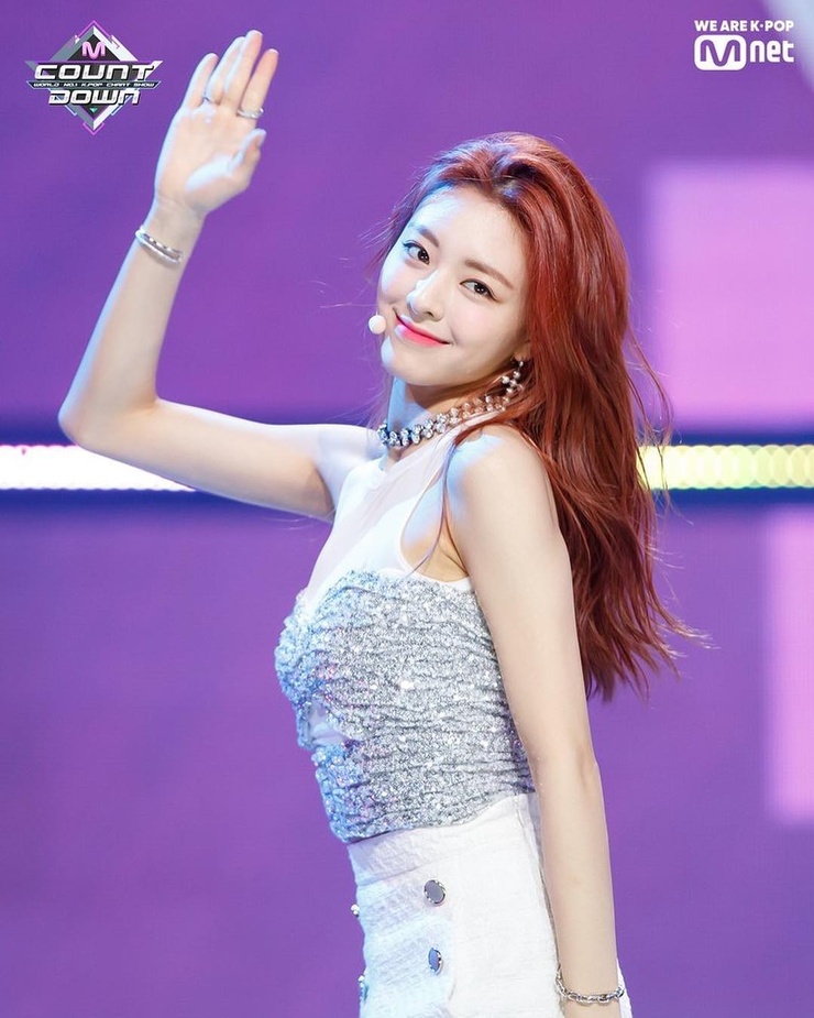 Yuna (ITZY) Yuna (ITZY)