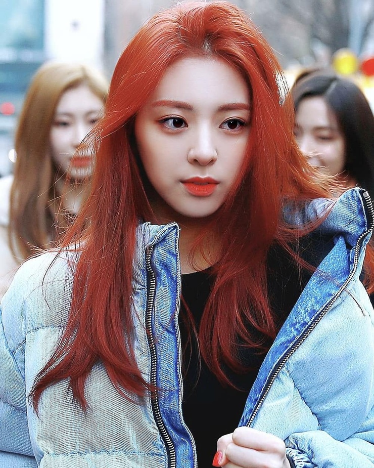 Yuna (ITZY) Yuna (ITZY)