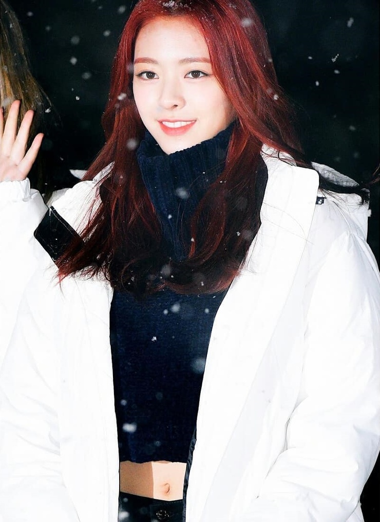 Yuna (ITZY) Yuna (ITZY)
