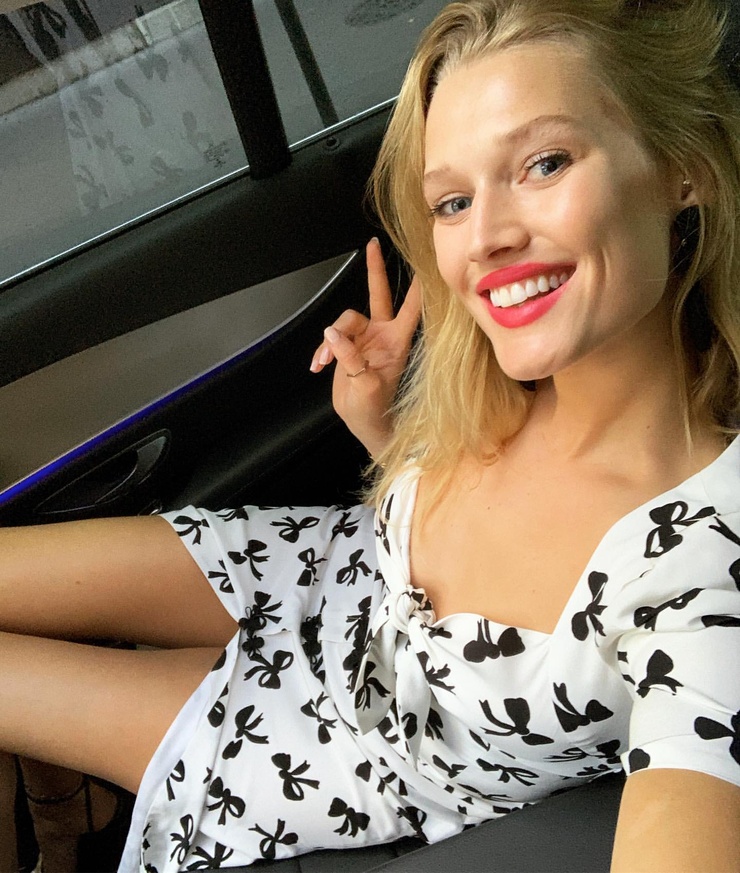 Toni Garrn Toni Garrn