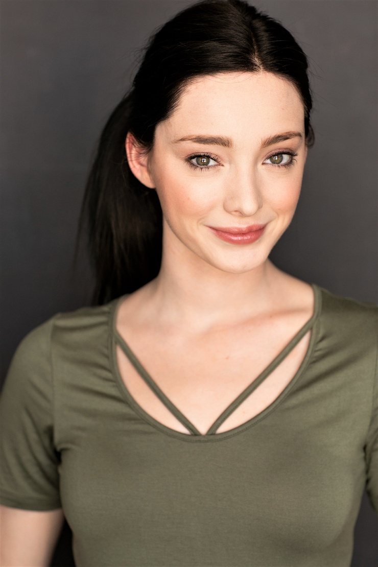 Emma Dumont Emma Dumont