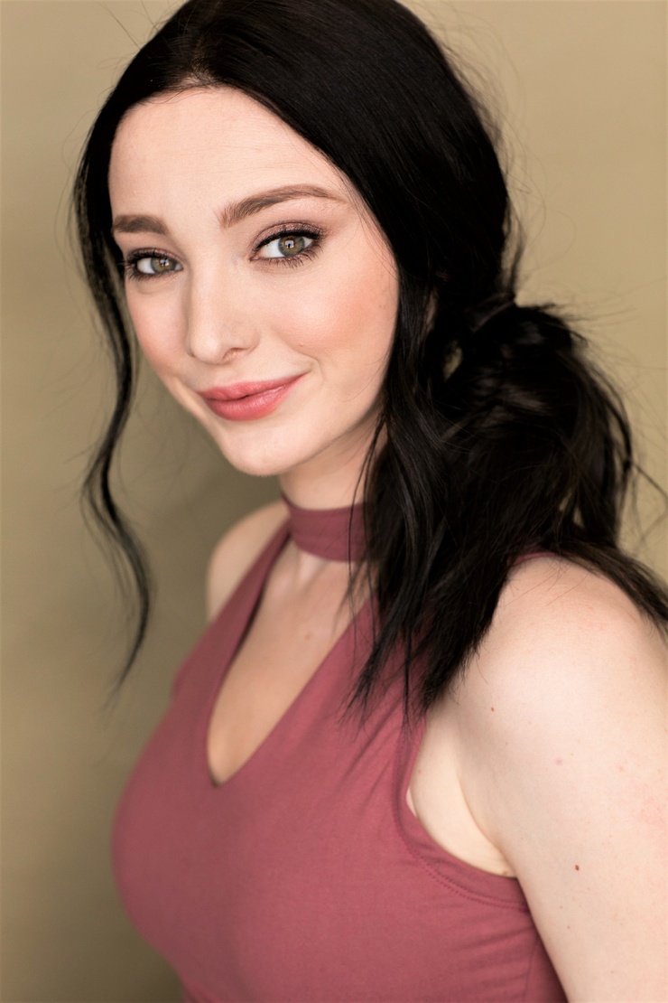 Emma Dumont Emma Dumont