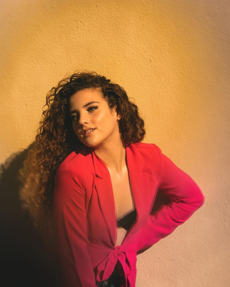 Sofie Dossi Sofie Dossi