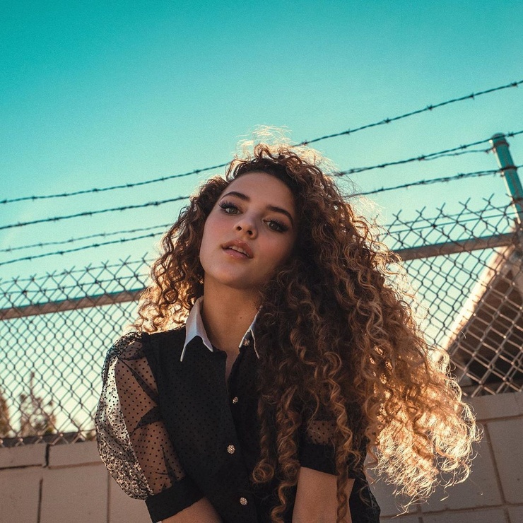 Sofie Dossi Sofie Dossi