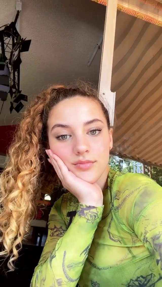 Sofie Dossi Sofie Dossi