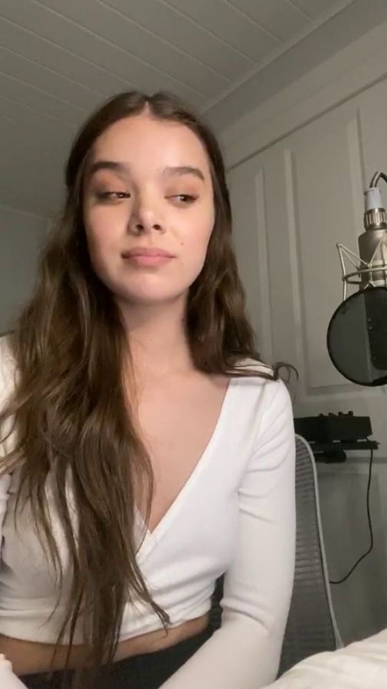 Hailee Steinfeld Hailee Steinfeld