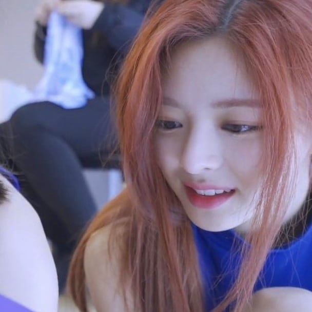 Yuna (ITZY) Yuna (ITZY)