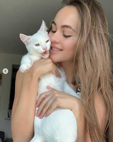 Lily Easton