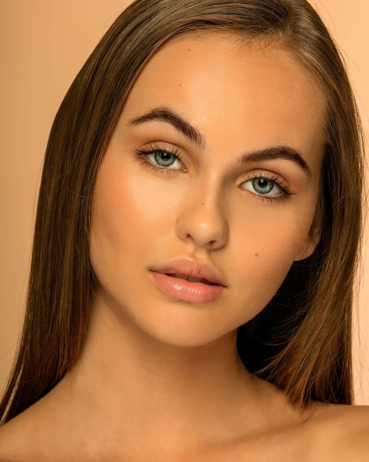 Lily Easton Lily Easton