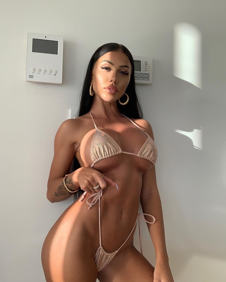 Laura Amy