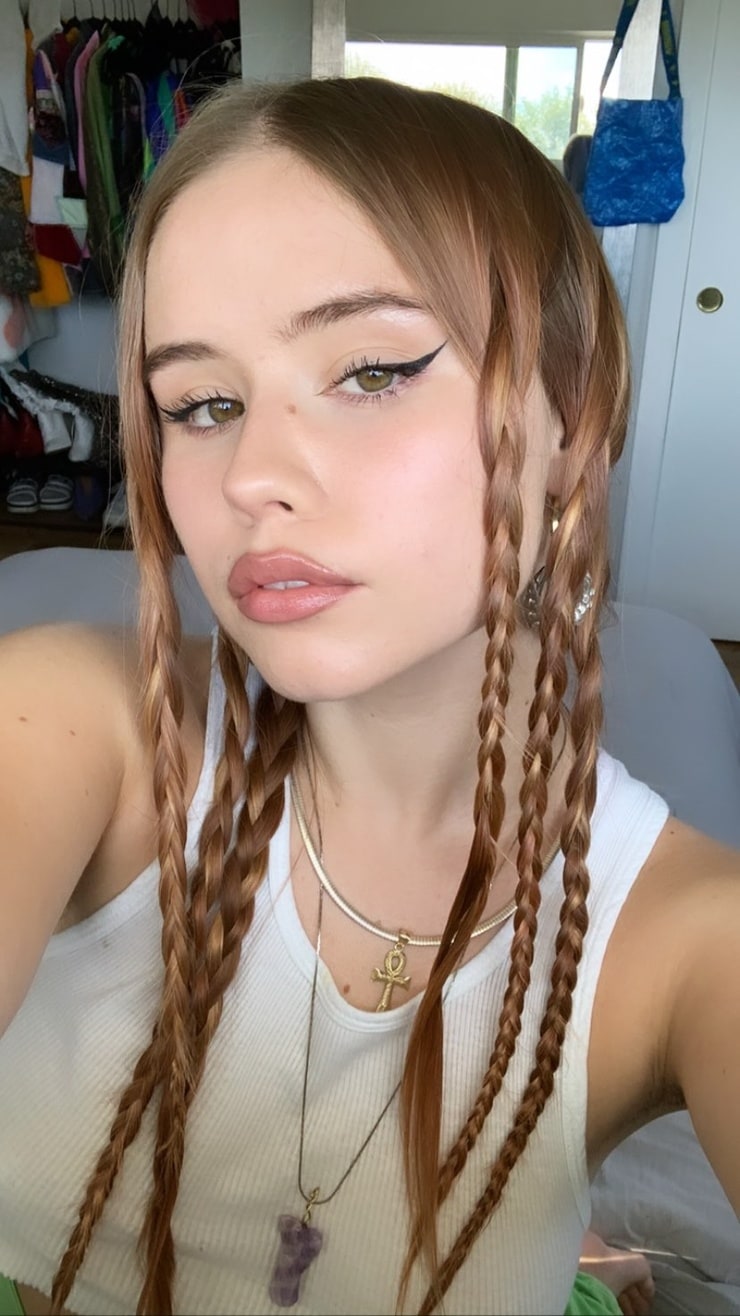 Lexee Smith Image