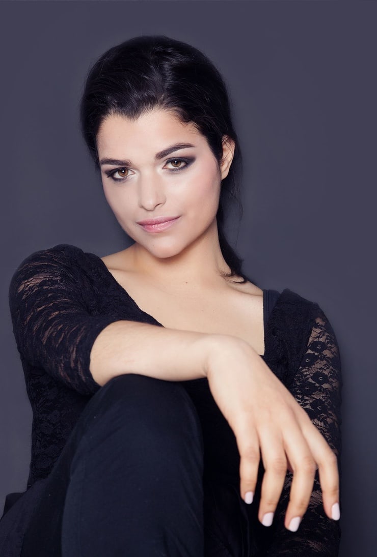 Eve Harlow