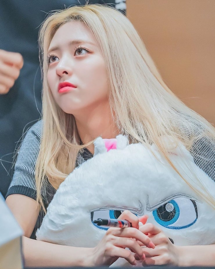 Yuna (ITZY)