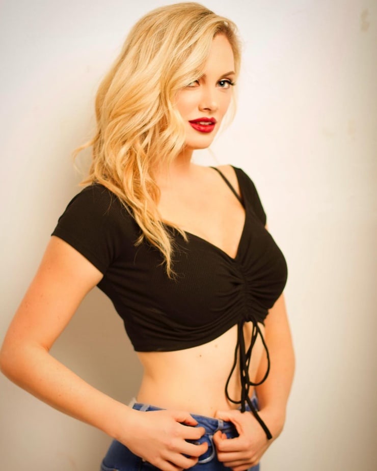 Nicole Arbour Pics