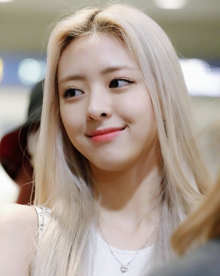 Image Of Yuna (itzy)