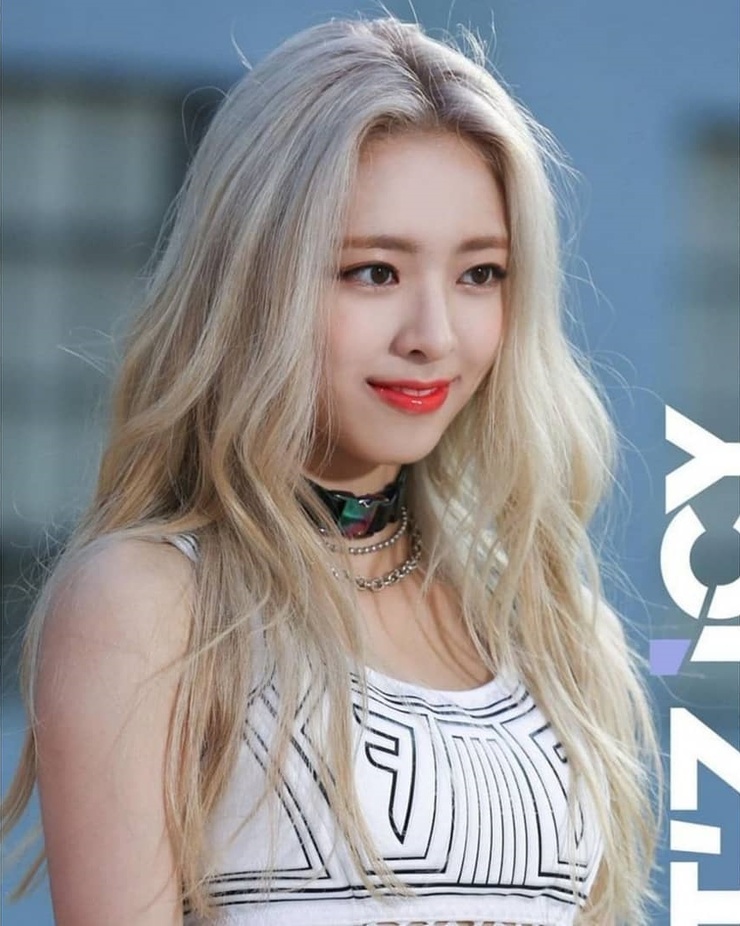 Yuna (ITZY) Yuna (ITZY)