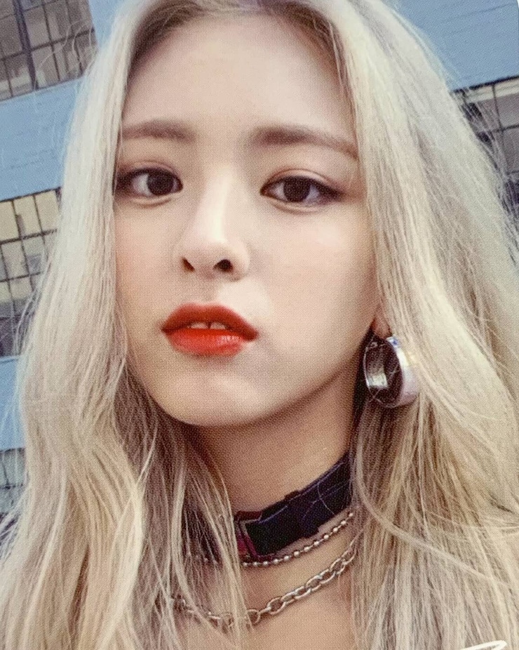 Yuna (ITZY) Yuna (ITZY)