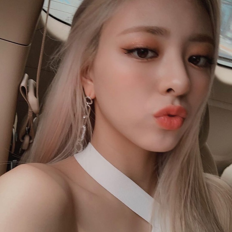 Yuna (ITZY) Yuna (ITZY)