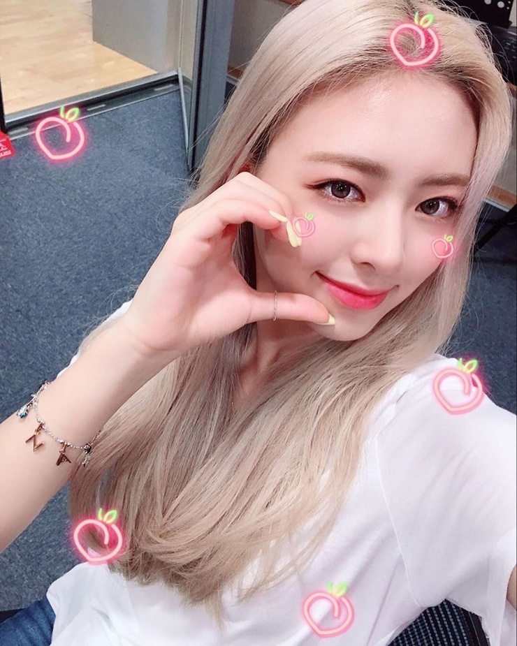 Yuna (ITZY) Yuna (ITZY)