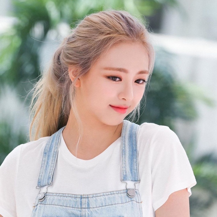 Yuna (ITZY) Yuna (ITZY)