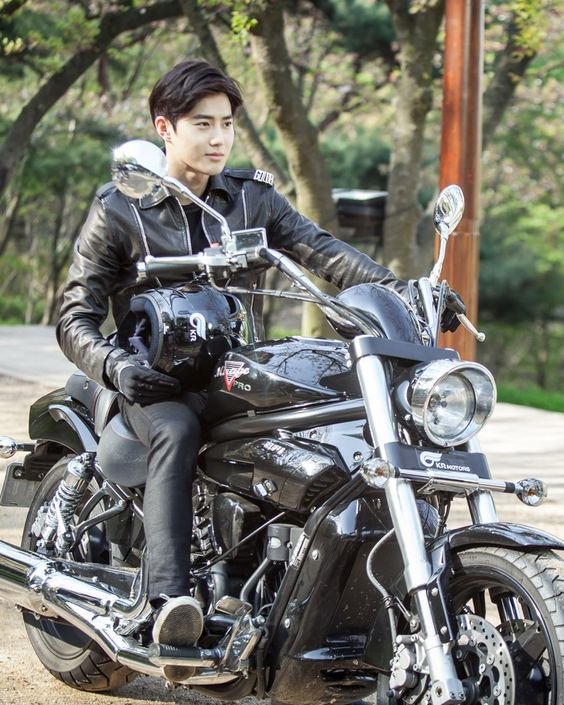 Suho (Exo K)