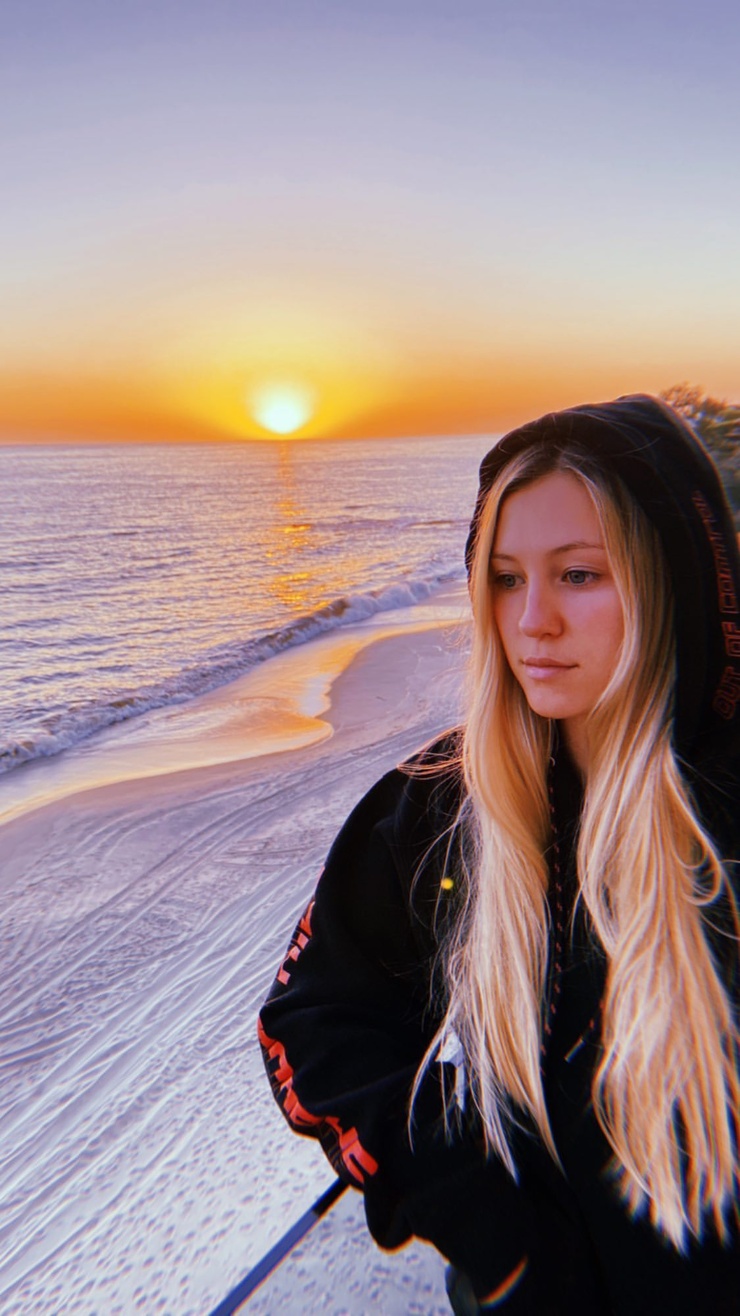 Ava Sambora