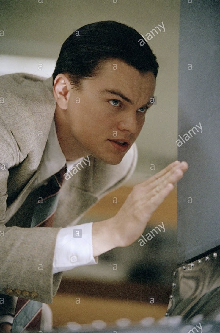 Howard Hughes (Leonardo DiCaprio)