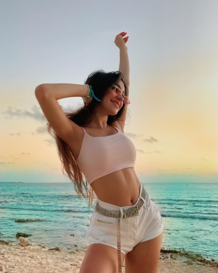 Julia Merekoulias Julia Merekoulias
