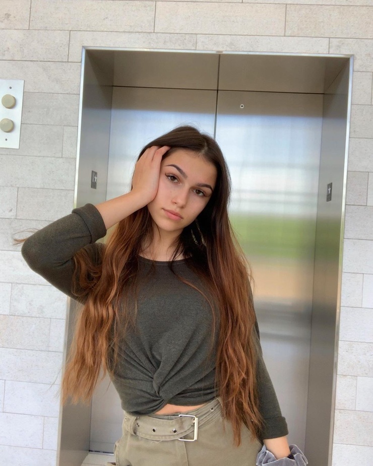Julia Merekoulias image