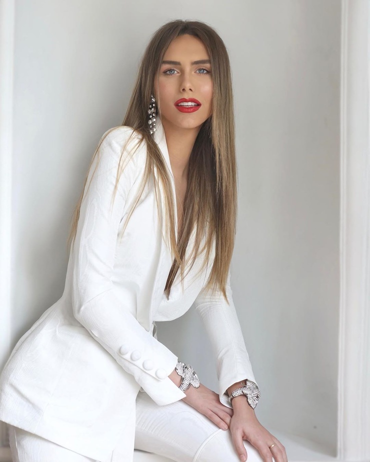 Angela Ponce