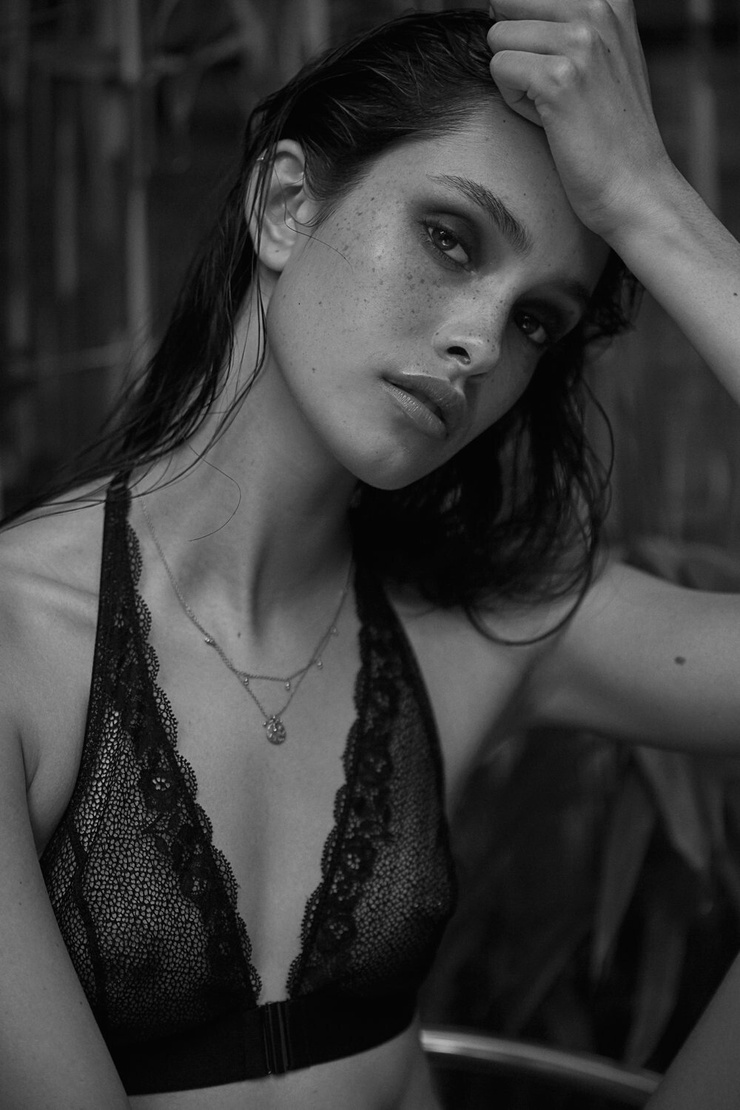 Zoe Barnard Zoe Barnard