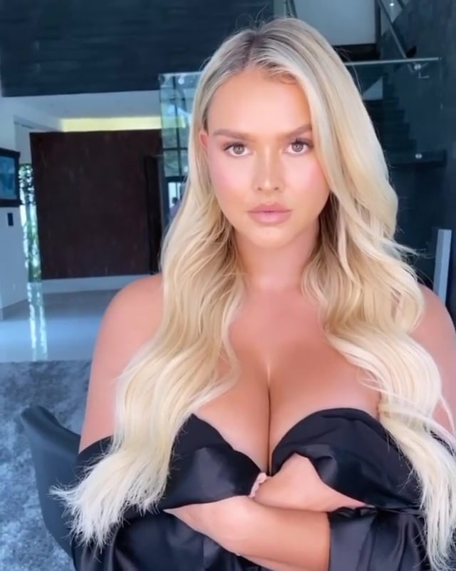 Kinsey Wolanski Gif