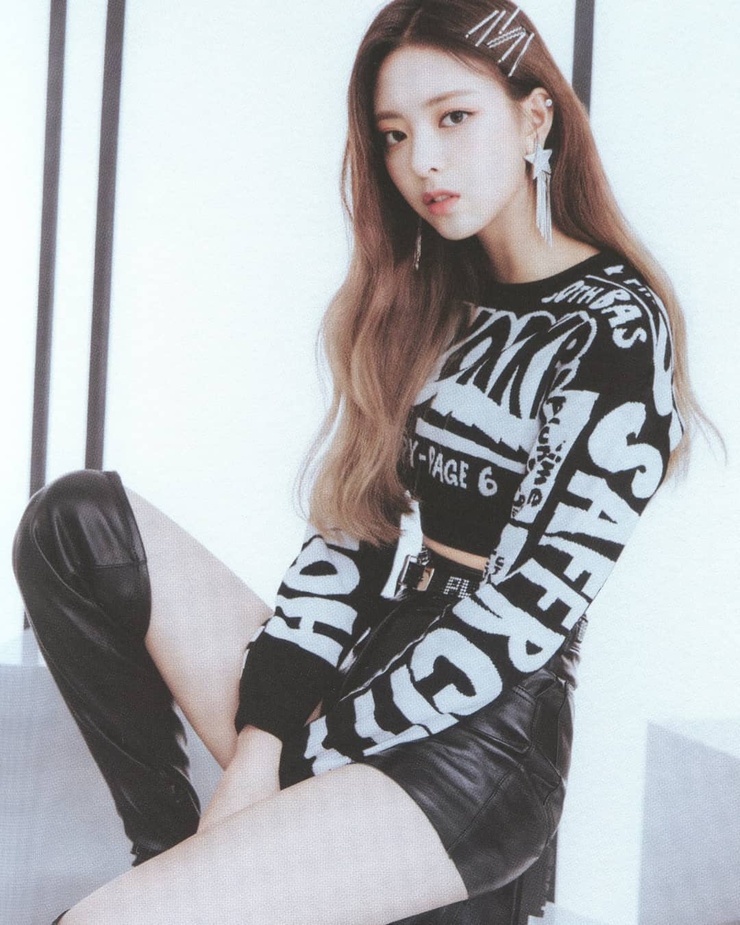Yuna (ITZY) Yuna (ITZY)