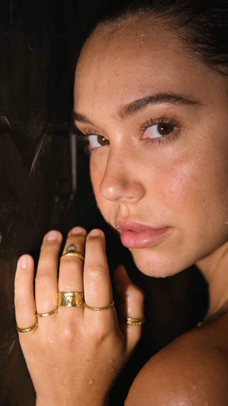 Alexis Ren