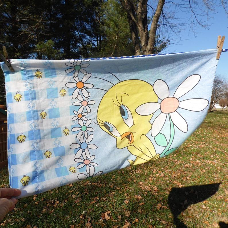 Tweety Bird vintage 1996 pillowcase Warner Brothers featuring Tweety Bird and flowers standard pillowcase I dat I saw a puddy tat! I did!
