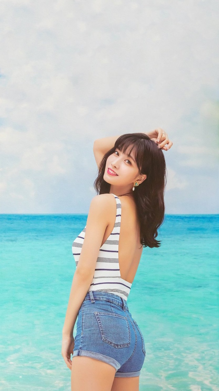 Hirai Momo