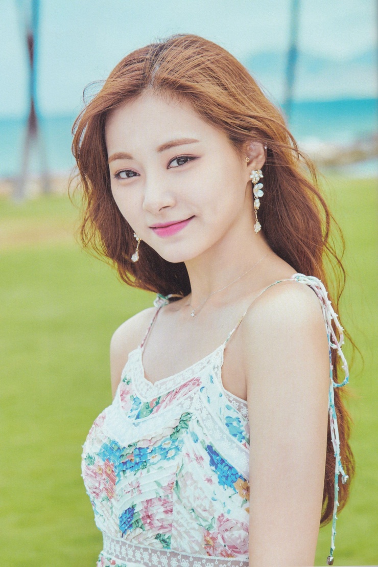 Chou Tzu-yu (Tzuyu) Chou Tzu-yu (Tzuyu)