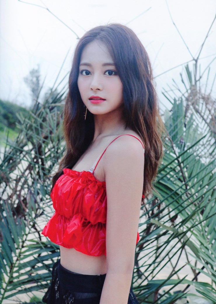 Chou Tzu-yu (Tzuyu) Chou Tzu-yu (Tzuyu)